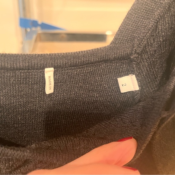 Sandro sweater 
Designer sz 2 which is a 38 or a Medium - Picture 4 of 7